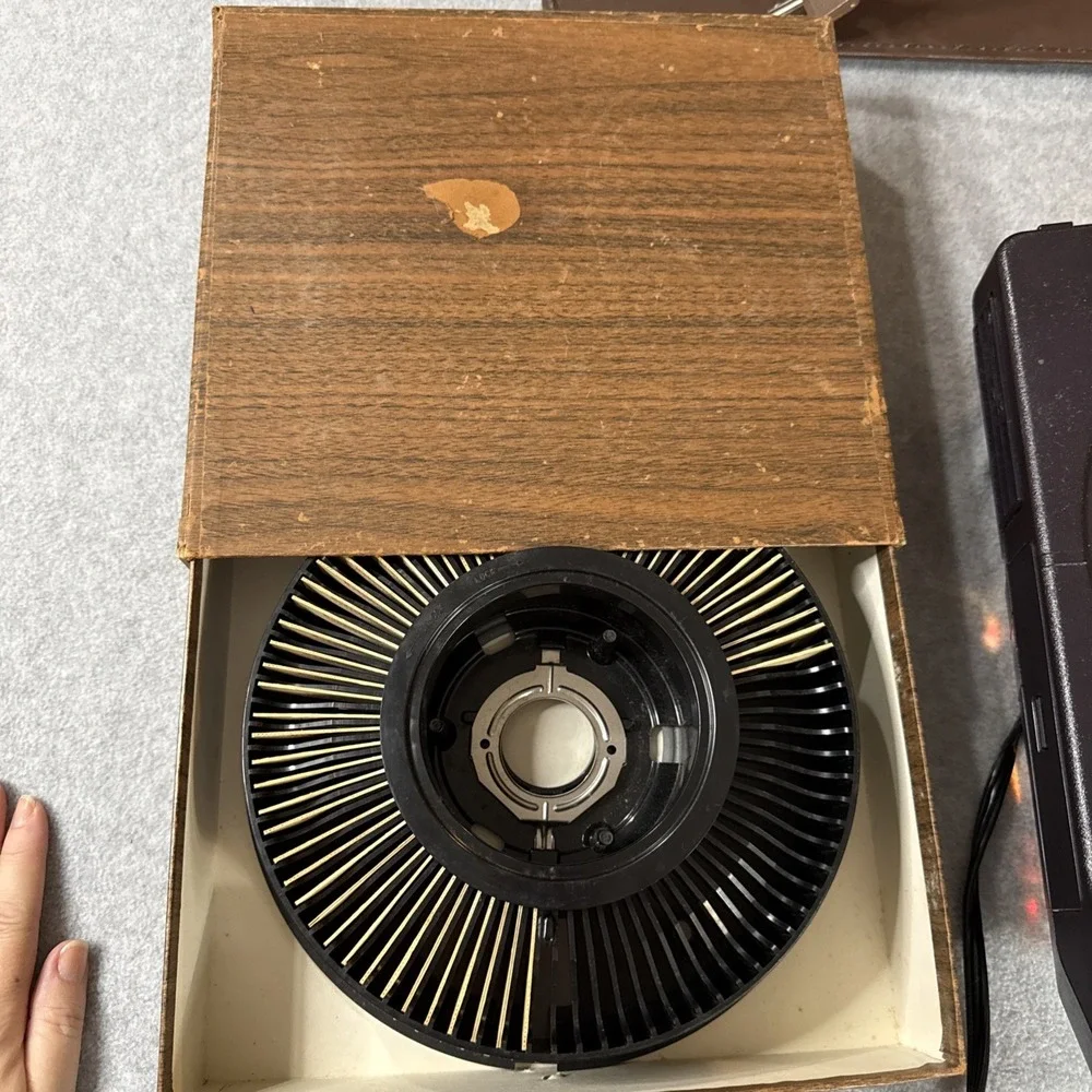 Vintage Kodak Carousel 4200 Projector With Manual And Original Box Plus 57Slides